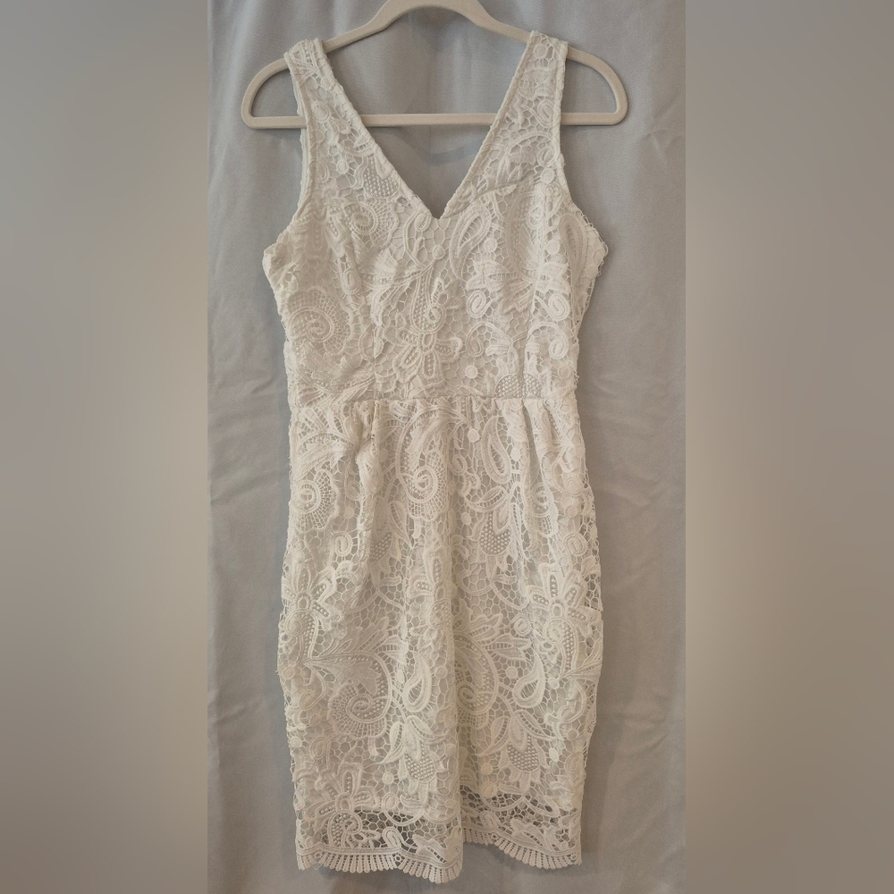 Elegant Lace Sleeveless Dress - Cream
